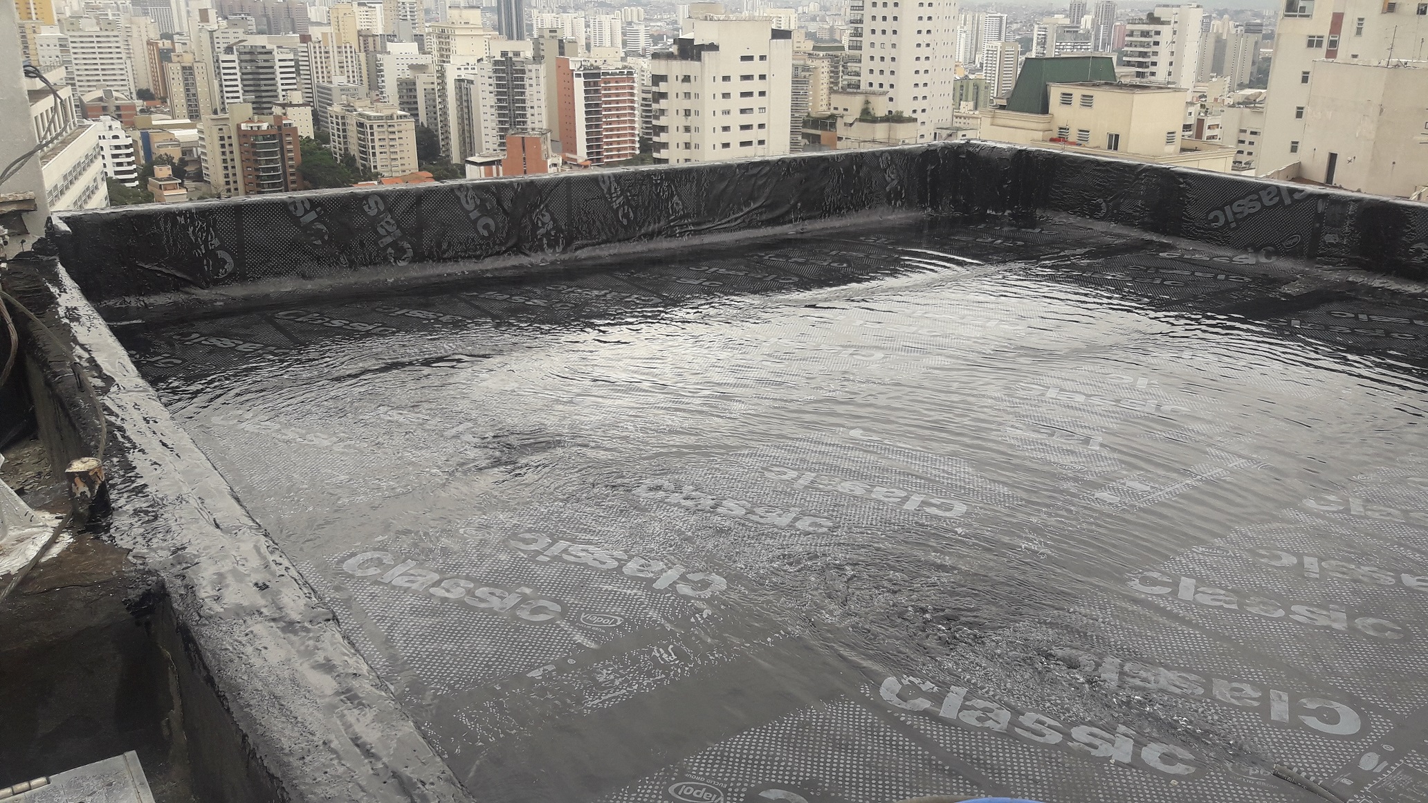 Impermeabilização de lajes e caixas d´água com os principais produtos e técnicas descritas nas normas brasileiras. 
